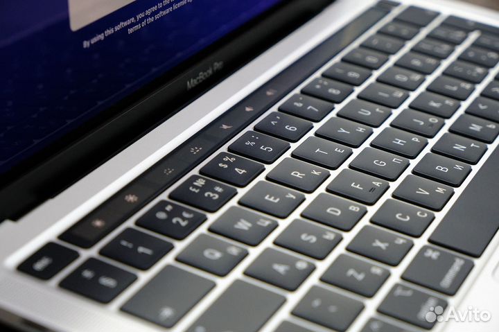 MacBook Pro (M2, 2022) 8/512 гб, Silver (mneq3)