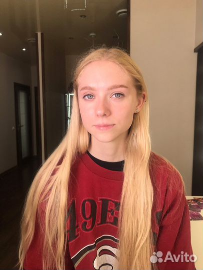 Модель на оформление бровей