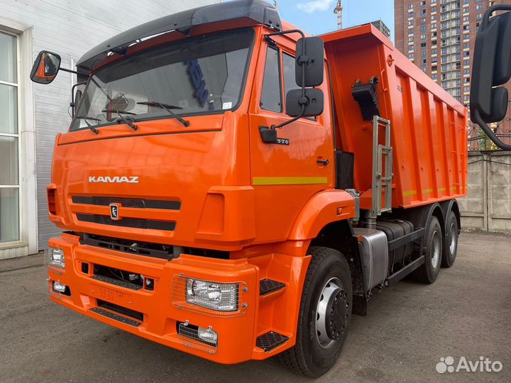 Водитель самосвала камаз