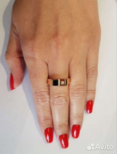 Золотое кольцо с фианитами и эмалью новое