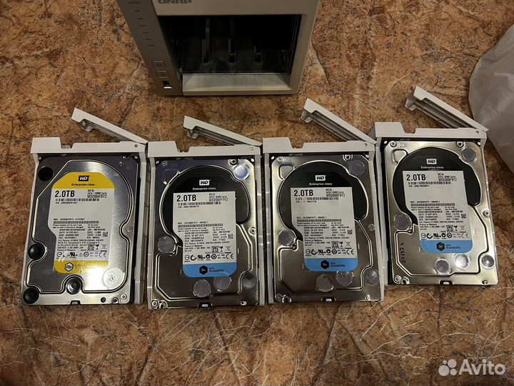 Qnap D4