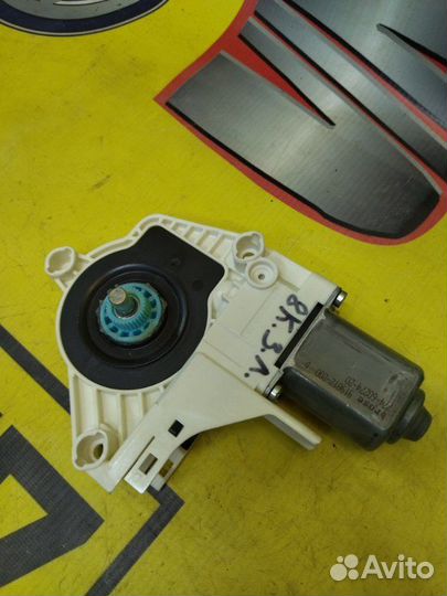 Мотор стеклоподъемника задний левый Audi A4 седан