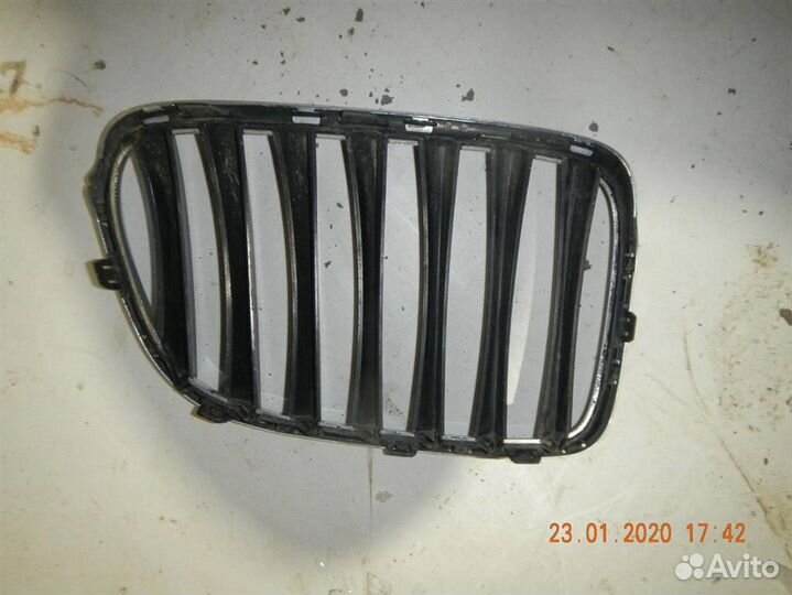 Решетка радиатора левая BMW X1 E84