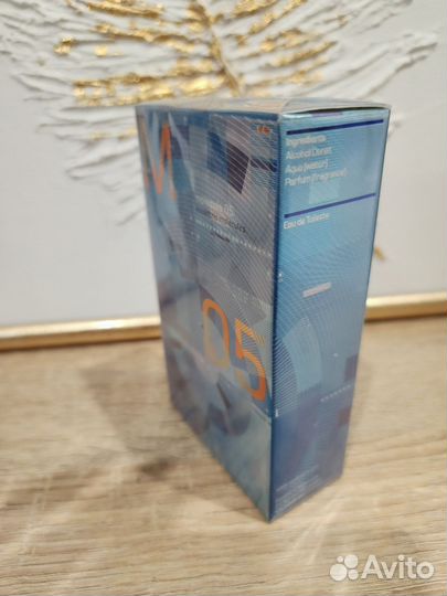 Escentric molecules 05