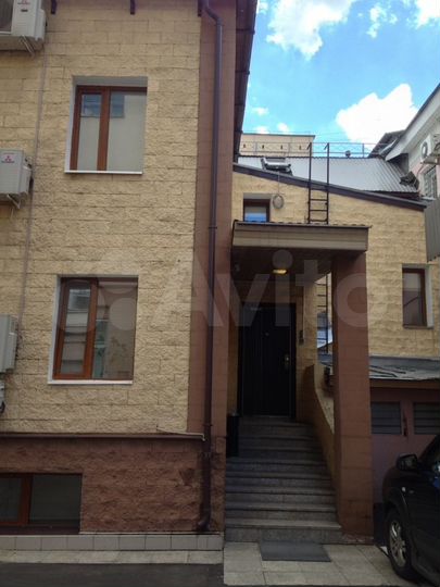 Презентабельное здание на продажу, 600 м²