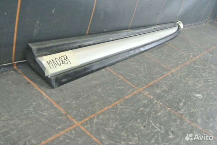 Накладка двери левой - Mitsubishi Outlander 3