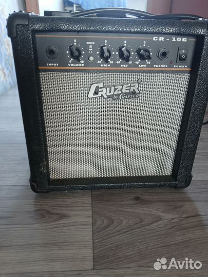 Гитарный комбоусилитель