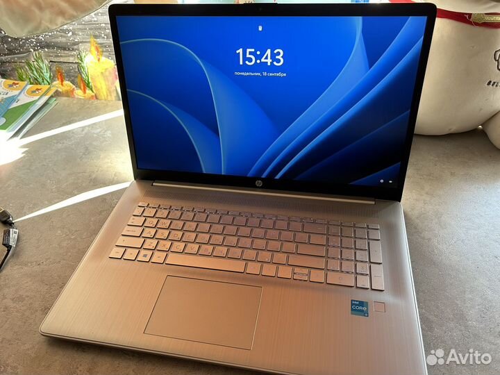Ноутбук HP Laptop 17-cn0084ur