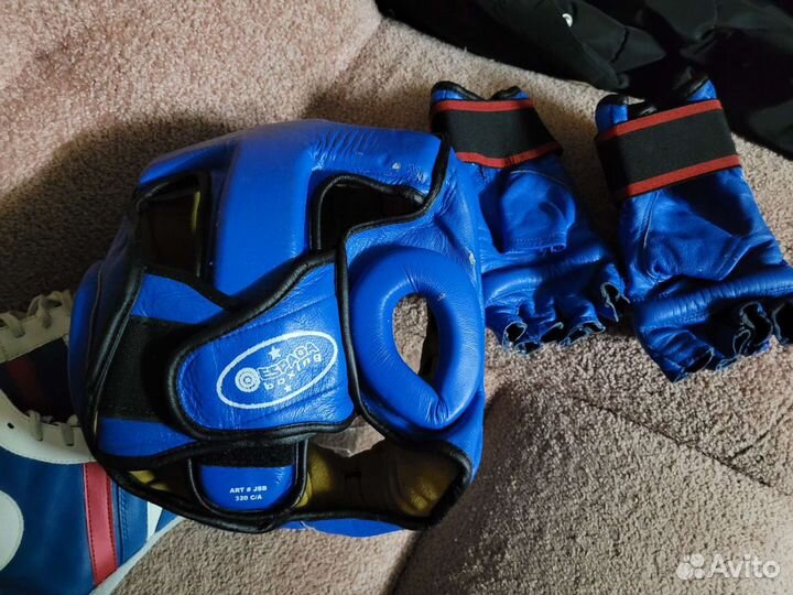 Обувь для единоборств, шлем и перчатки