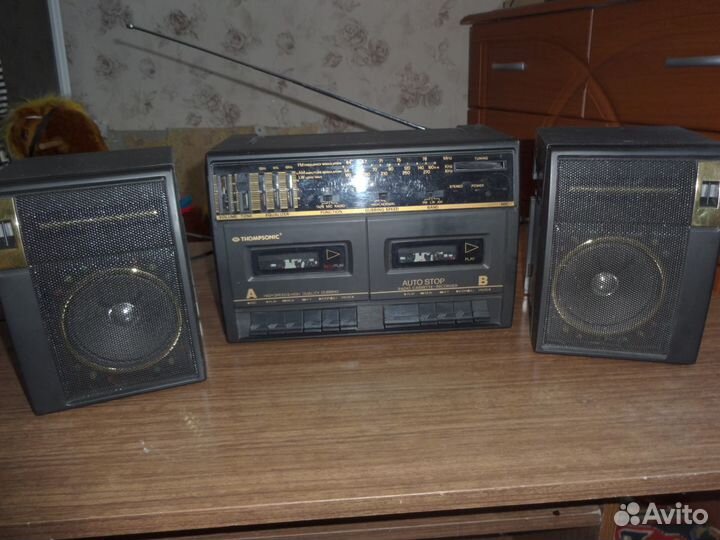 Японский музыкальный центр Thompsonic TS-441