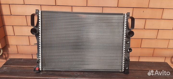 Радиатор охлаждения двигателя Mercedes W211 W219