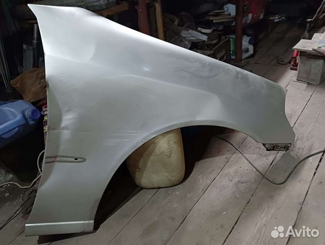 Крыло переднее правое на Тайота mark2