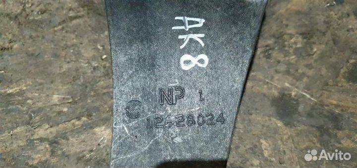 Кронштейн генератора Opel Insignia 2008-2017