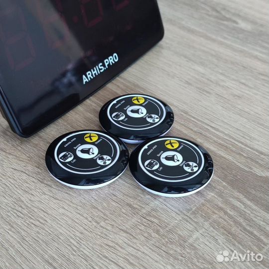 Кнопка вызова персонала и табло для официантов