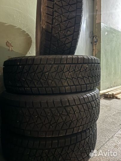 Bridgestone Blizzak DM-V2 235/65 R18