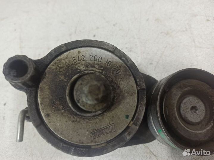 Натяжитель ремня Мерседес