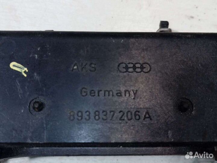 Ручка двери передняя правая Audi 100 С4