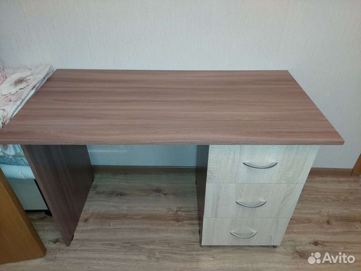 Письменный стол
