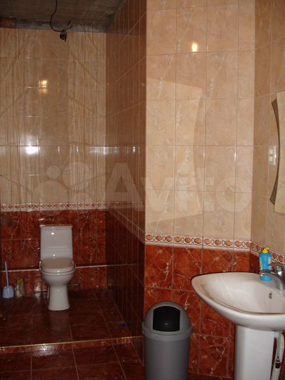 Здание, 2215 м²
