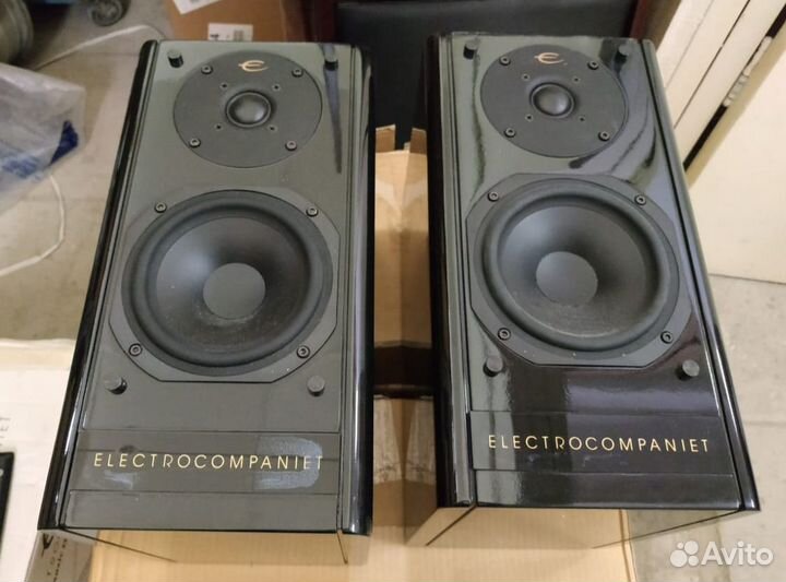 High End акустика Electrocompaniet PSB-1