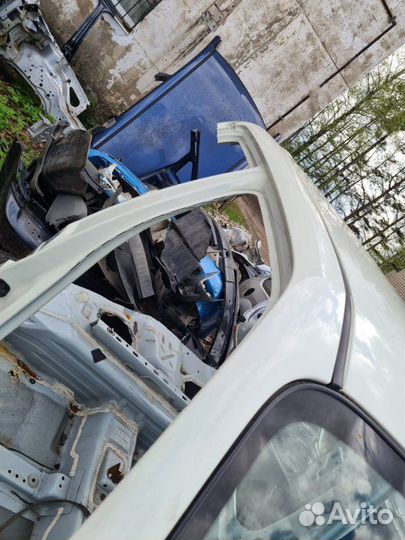 Крыша Nissan Juke F15 1.6 DDT 2011