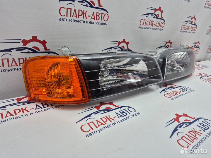 Фары Toyota Sprinter Carib 97-02 темные комплект