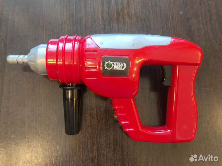 Игрушечный перфоратор на батарейках