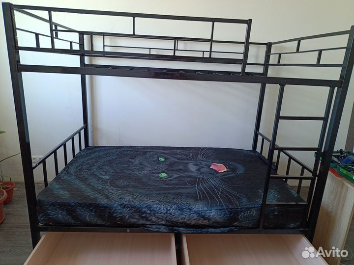 Двухъярусная кровать металлическая бу