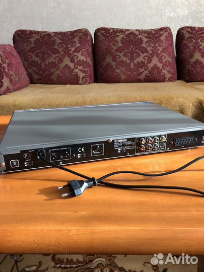 Плеер Yamaha DVD-S663