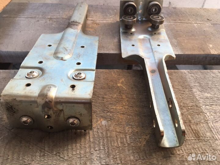 Каретка с роликами для сдвижной крыши