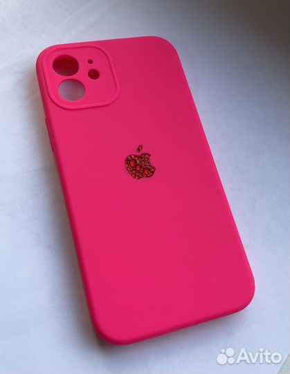 Чехол с инкрустацией яблока на iPhone