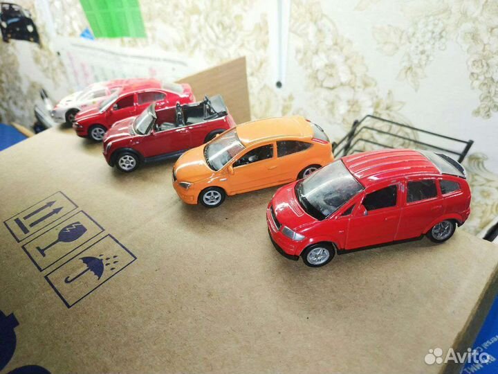 Модельки Skoda, Audi, Welly спортивная машинка