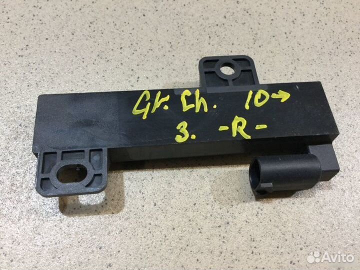 Антенна в дверь Jeep Grand Cherokee WK2 2010