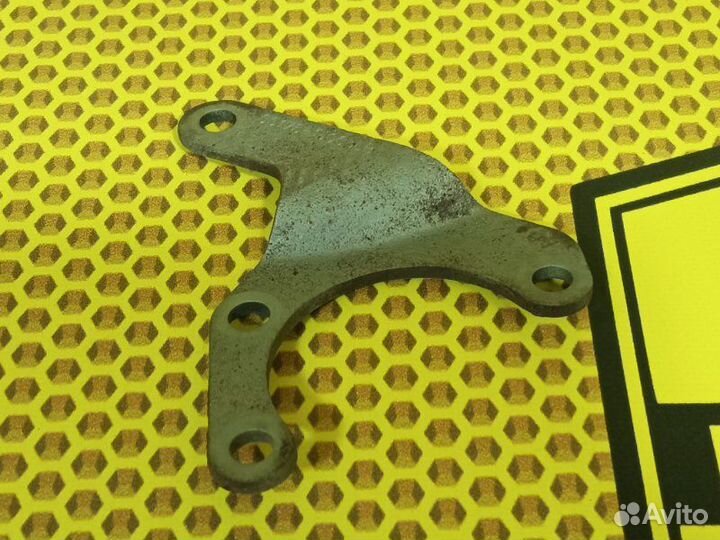 Кронштейн ступицы задний левый Kia Cerato TD G4FC