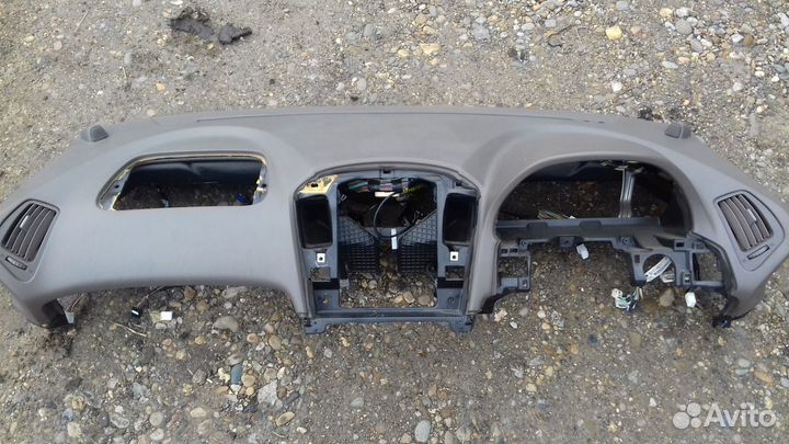 Панель приборов (торпедо) Toyota Harrier