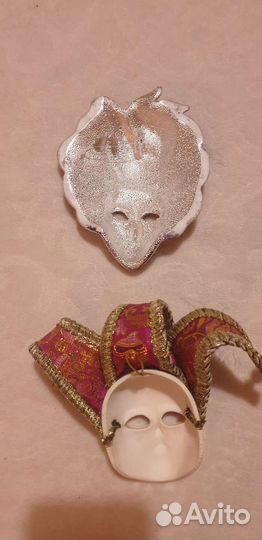 Маска на стену