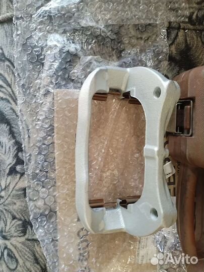 Скоба тормозного суппорта Мокка Астра J Зафира