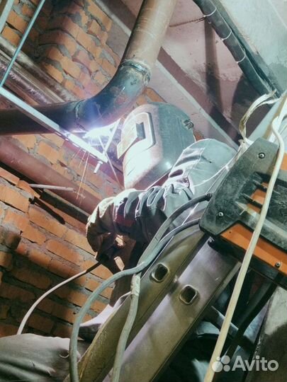 Электросварщик ручной сварки