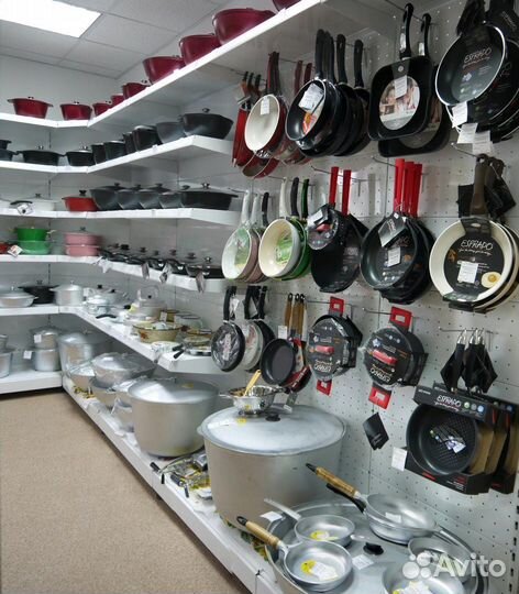 Стеллаж перфорированный с крючками и полками