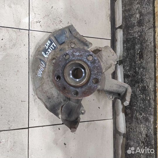 Кулак поворотный правый Skoda Octavia A4