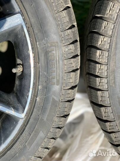 Pirelli Ice Zero 235/45 R18 98