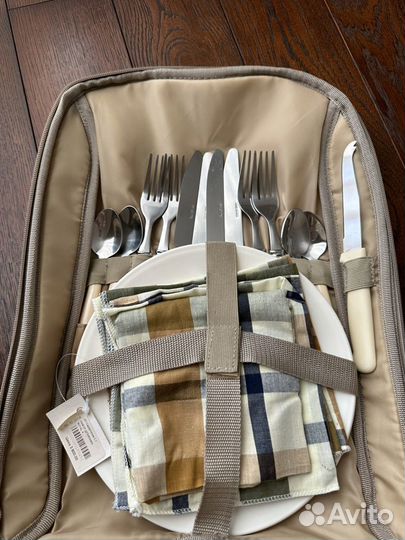 Набор посуды для пикника в рюкзаке