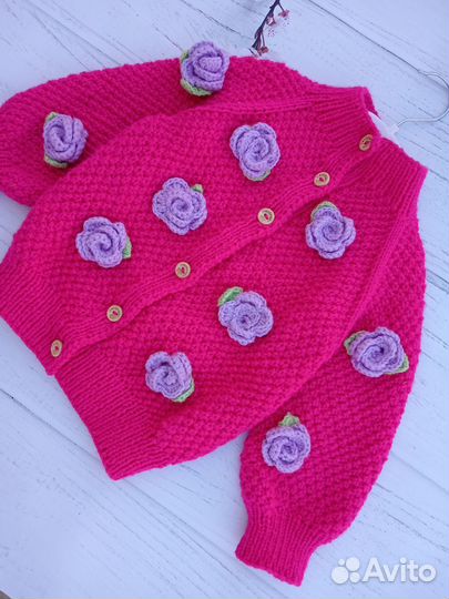 Детский вязанный кардиган с цветами ручной работы