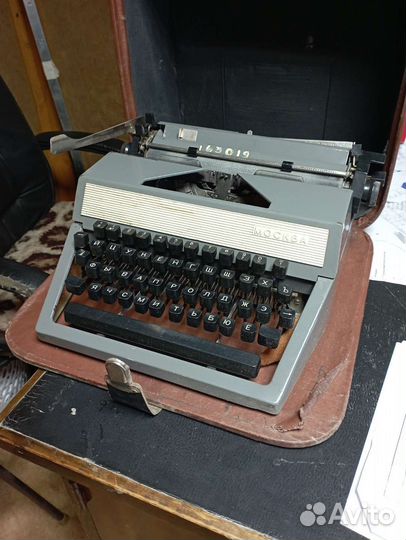 Печатная пишущая машинка