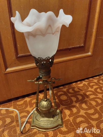 Настольная лампа