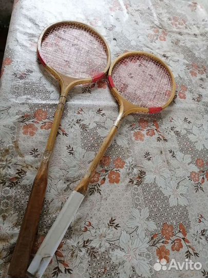 Теннисная ракетка