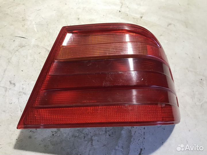 Фонарь правый наружный Mercedes Benz W210