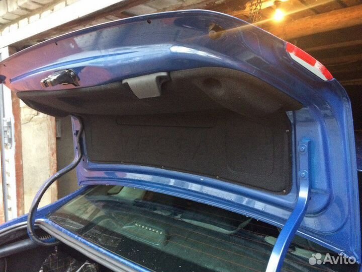 Обшивка крышки багажника верхняя Веста