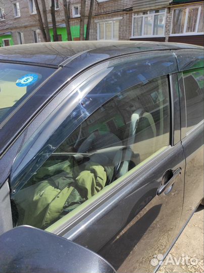 Дефлекторы на Toyota Vitz KSP130 с 2010