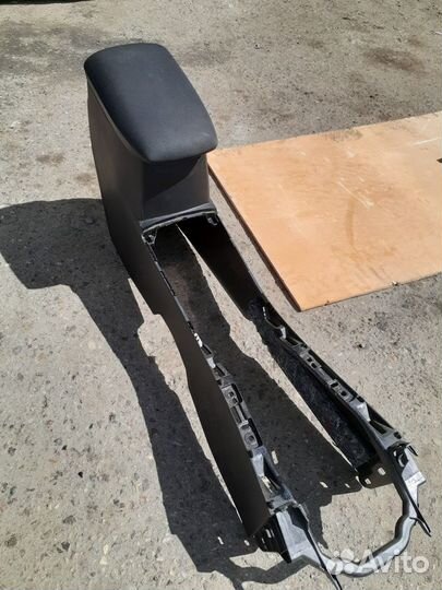 Подлокотник Toyota Corolla E180